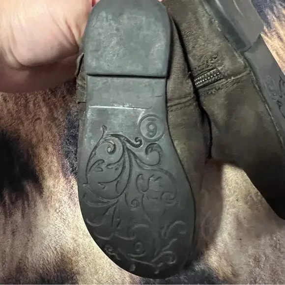 Falls Creek Soft Brown Ruffled Side Booties Baby Girls Size 6 - Picture 9 of 9